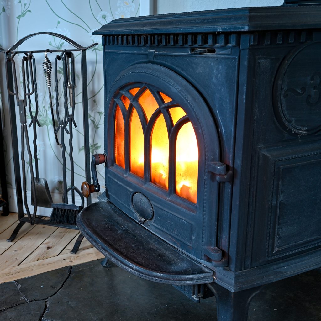 Free-Standing Radiant Wood Heater Fireplace